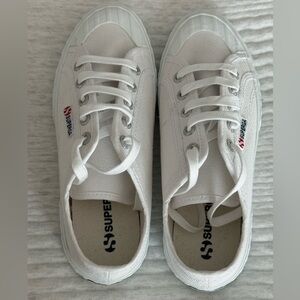 Superga NWOT sneaker.